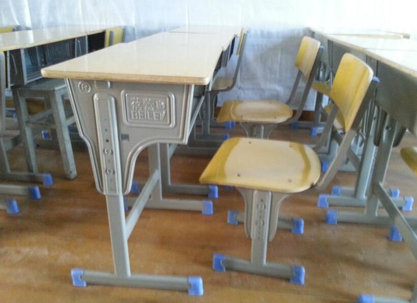 学生桌椅回收